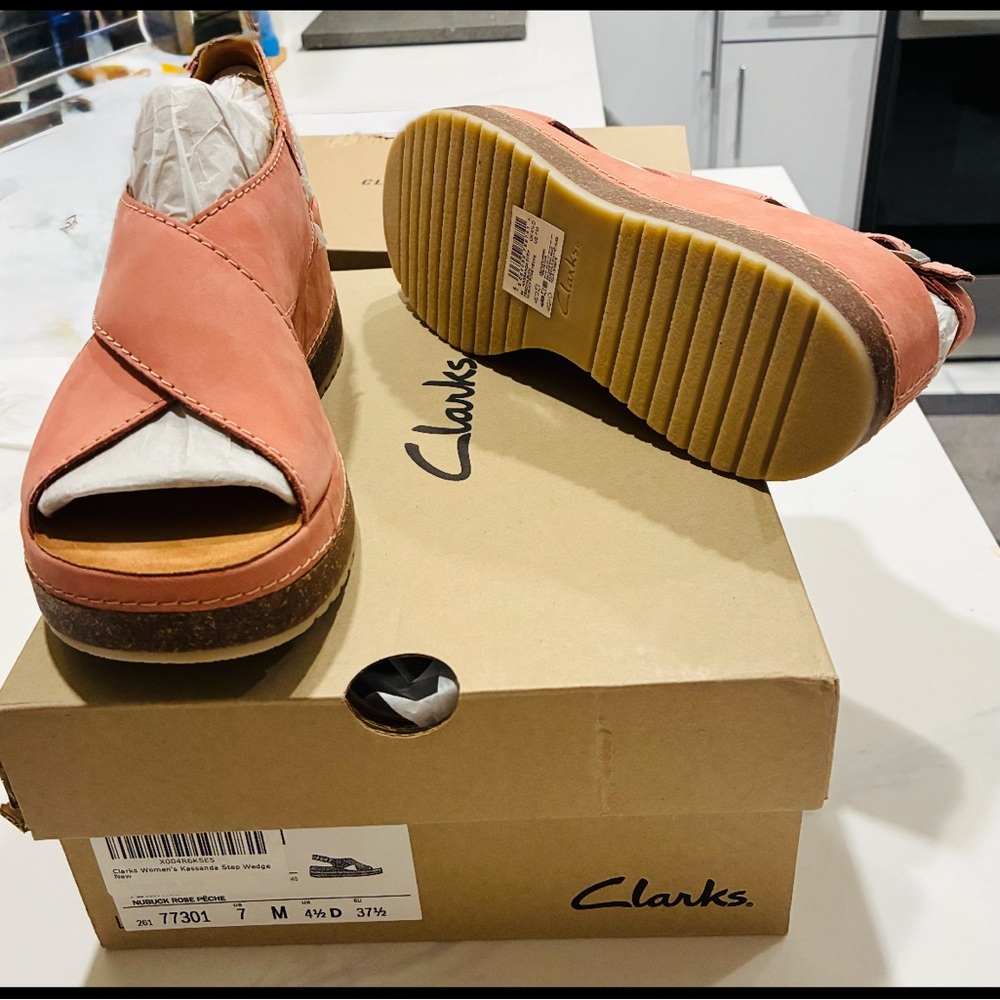 Clarks new woman’s Coral Sandals with box